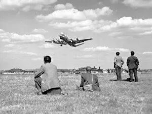 Civil Prints: SBAC Farnborough Air Show1952 Aircraft The Vickers Viscount takes off for a