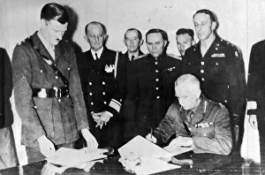 00411 Prints: The scene at the Allied Headquarters at Caserta when Lieutenant General W D Morgan