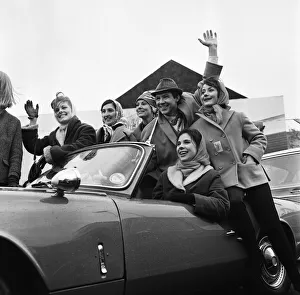 01117 Prints: A scene for a future Coronation Street'episode calls for Dennis Tanner
