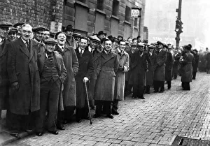 This was the scene out side Newcastle-on-Tyne Police Court when 127 shipyard workers