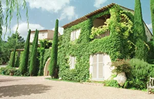 Houses And Homes Prints: SCENE OUTSIDE PRINCESS DIANAS VILLA WHERE SHE IS ON HOLIDAY WITH THE DUCHESS OF YORK