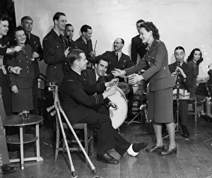 Wounded Prints: Scene in an RAF rehabilitation centre in England during the Second World War showing