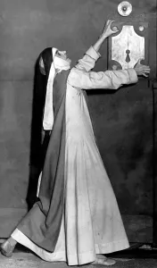 Scene from theatre production of The Miracle 02 / 02 / 1912 Muriel Ridley