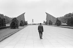 01162 Prints: Scenes in East Berlin, East Germany soon after the start of the construction of