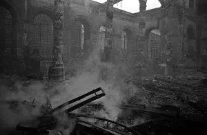 Nm20060306 Prints: Scenes at the Guildhall during the big H. E Fire Blitz on London December 1940