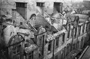 01435 Prints: Scenes in Hull, the most severely damaged British city or town during the Second World