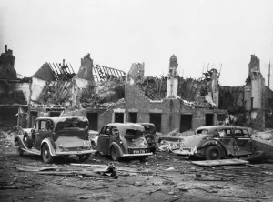 01435 Prints: Scenes in Hull, the most severely damaged British city or town during the Second World