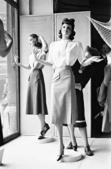 00448 Prints: Scenes from inside the shop window at Peter Robinsons Department Store, London