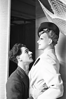 00448 Prints: Scenes from inside the shop window at Peter Robinsons Department Store, London