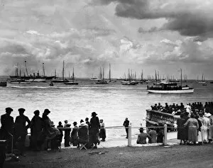 01000 Collection: Scenes during the Royal Southampton Regatta in Cowes Week showing crowds gathered to look