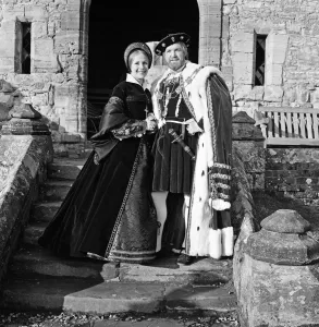 01462 Prints: Scenes from the set of BBC 2s Henry VIII at Penshurst Place, Kent