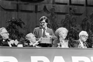 01242 Prints: Scenes during the voting of the Deputy Leader of the Labour Party at the Labour Party