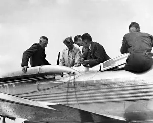 Seaplane Prints: Schneider Trophy Race 1931: Practice by the RAF in the solent-mechanics examine