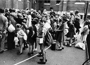00007 Prints: Schoolchildren at St Michaels Church School in Buckingham Palace Road London rehearse for