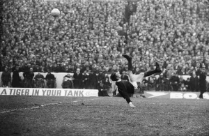 01407 Prints: Scotland 1 v England 1. UEFA European Championship Group 8 match at Hampden Park