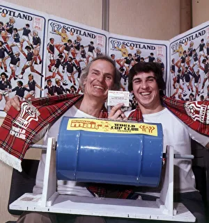00270 Prints: Scotland and Rangers footballer Tom Forsyth with Allan Herron at the launch of the World