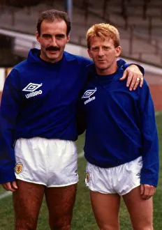 Scotlands Willie Miller with former Aberdeen teammate Gordon Strachan, October 1989