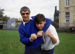 Sean Heron held in arm lock by Ken Buchanan October 1987