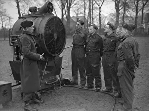 01472 Prints: Searchlight School, Birmingham. Soldiers being given training on the 90 cm Projector