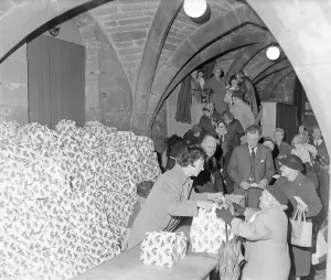 00098 Prints: Seasonal goodwill and cheer began for hundreds of old age pensioners in Coventry today