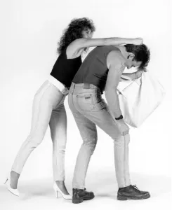 Hand Bag Prints: Self Defence. Lindas Lessons. Top model Linda Lusardi was mugged on the tube