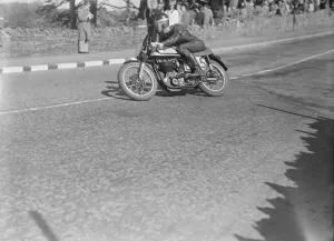 00002 Prints: Senior Manx Grand Prix Isle of Man 1951 D L Bennett in Senior MGP 12 / 9 / 1951