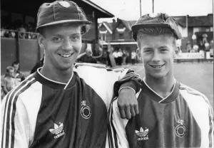 Sentinel Archive 12 / 08 / 1989 Crewes Rob Jones (L) and Steve Walters who were
