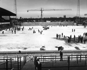 News Prints: SENTINEL ARCHIVE SCAN - Heavy Snow / weather - SENTINEL ARCHIVE 3rd FEB 1979 - Volunteers
