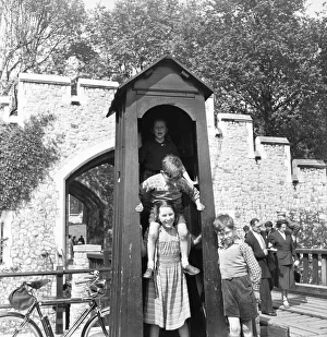 01108 Prints: When the sentry is away the children will play. Children visiting The Tower of London