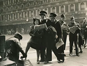 Queues Prints: Service personal men and women lining up for shoe shine at Charing Cross Station, London