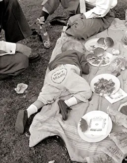 00156 Prints: US servicemen and their families based in the UK celebrating the 4th July at California