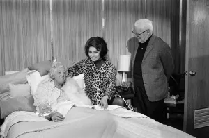 01136 Prints: On the set of A Countess from Hong Kong, Charlie Chaplins new film