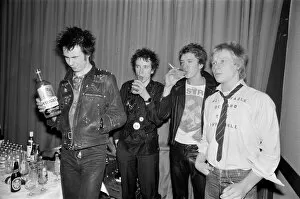 Images Dated 21st November 2018: The Sex Pistols. 10th March 1977. London. There are back again -