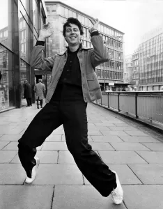 Singers Prints: Shakin Stevens waving outside the Birmingham Post and Mail June 1980