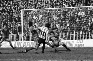 Sheffield Utd 0 v. Bournemouth 0. April 1982 MF06-39-019 Local Caption Division 4