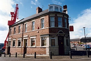 01492 Collection: Ship in the Hole pub, Wallsend, Tyne and Wear. 10th June 1991