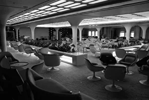 Liner Prints: Ship Queen Elizabeth II - January 1969 interior - Lounge