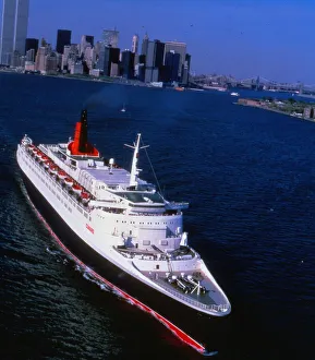 Cruiser Prints: Ship Queen Elizabeth II leaving New York April 1994