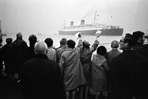 00132 Collection: Ship Queen Elizabeth - November 1968, leaves Southampton for the last time