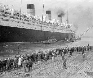 Ship Queen Mary May 1936 - RMS Queen Mary arrives in Southampton prior to her maiden