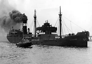Tugs Prints: The ship Queensland leaves the Port of Blyth