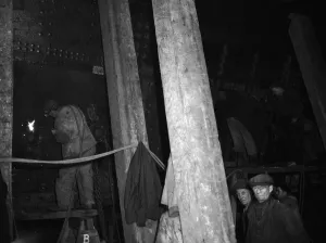 01288 Prints: Shipbuilders at the King George V dry dock in Southampton replace damaged hull plates of
