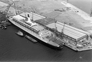 Ships - Shipping - Queen Elizabeth II - May 1982 The QE2 at Southampton