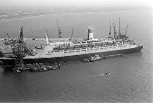 Ships - Shipping - Queen Elizabeth II - May 1982 The QE2 at Southampton