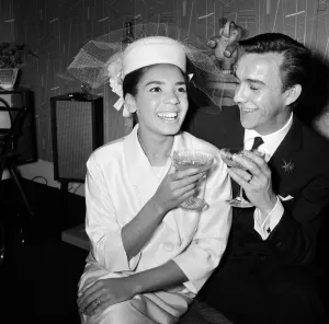 00892 Prints: Shirley Bassey, 24, marries film director Kenneth Hume, 35, at Paddington Register Office