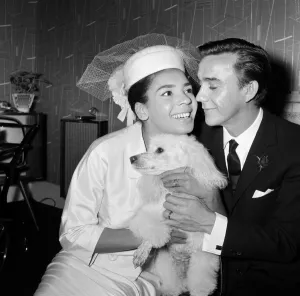 00892 Prints: Shirley Bassey, 24, marries film director Kenneth Hume, 35, at Paddington Register Office