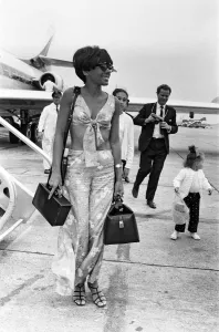 00894 Prints: Shirley Bassey arrived at London Airport from Nice with her two children, Sharon