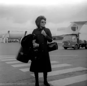 Shirley Bassey arriving at Newcastle Airport on 30th April 1971