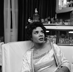00893 Prints: Shirley Bassey in her new house in central London, where she held a house warming party