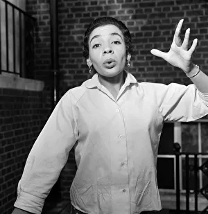 01238 Prints: Shirley Bassey rehearsing for ITVs Frankie Howerd Show at ITV rehearsal studios in